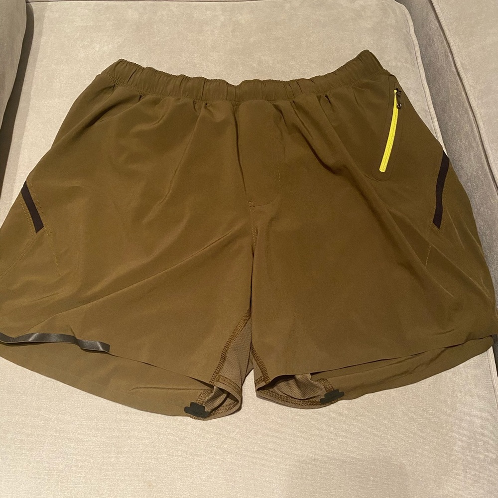 Lulu Lemon Men’s Surge Running Short